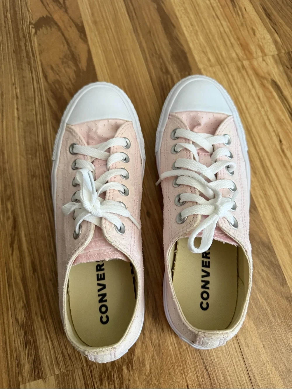 Size 7 - Converse Chuck Taylor All Star Low Cherry Blossom Women’s